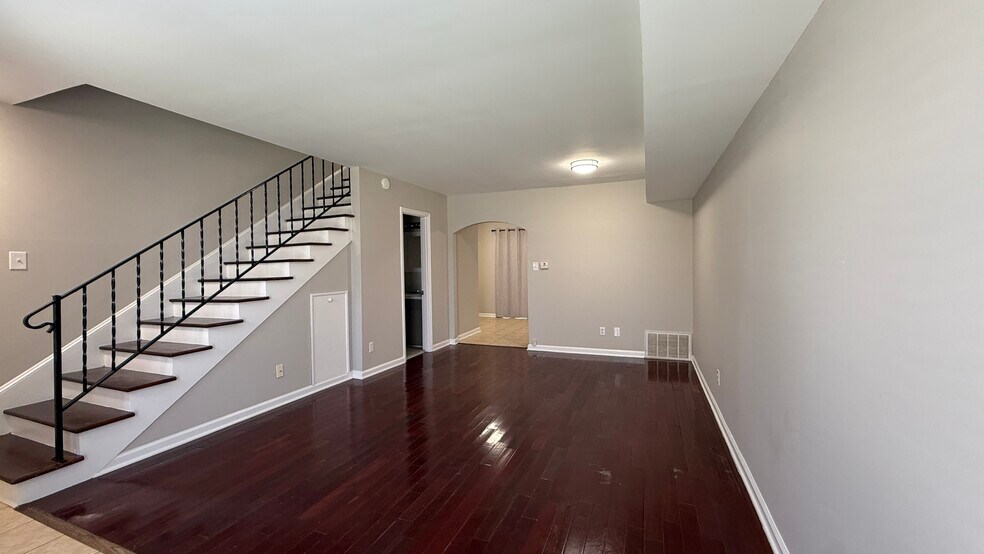Primary Photo - 407 S Chester St
