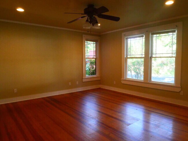Building Photo - Downtown living on Main Street in beautiful, historic Elgin!