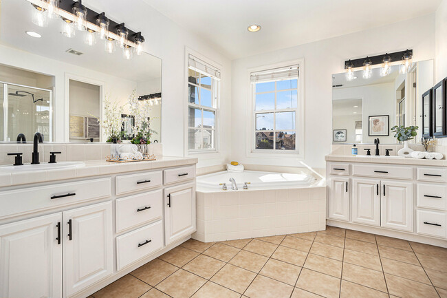 Building Photo - 203 Seacliff Way