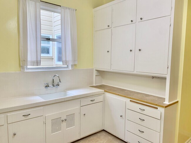 Building Photo - 1BR/1BA Prime Noe Valley Apt. on Church at...