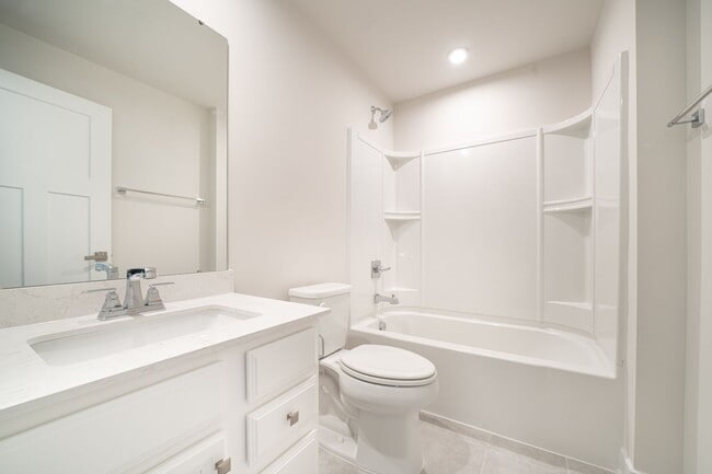 Building Photo - Townhome on the Chapel Hill/Durham line- A...