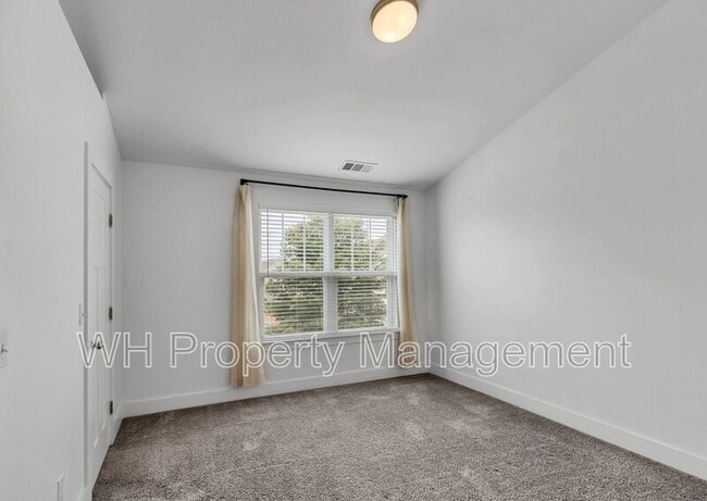 Building Photo - 1525 57th Ave N