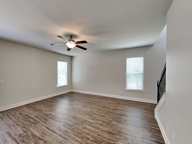 Building Photo - Well-maintained 4 Bedroom With Basement