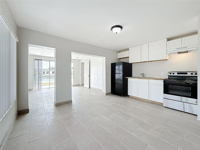 Building Photo - 497 Normandy Rd