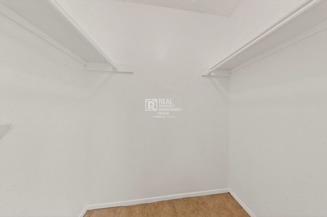 Building Photo - 8024 Cambridge Cir