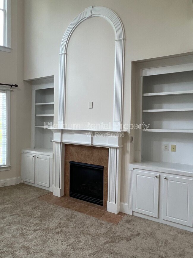 Building Photo - 5520 Viewpoint Ct