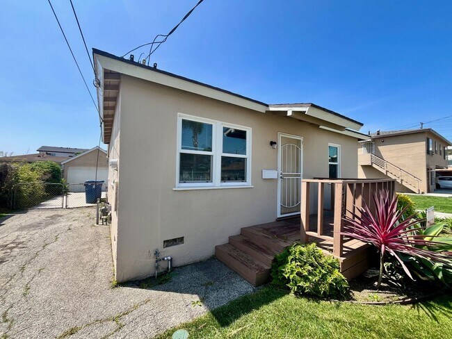 Building Photo - Renovated Lawndale home for rent