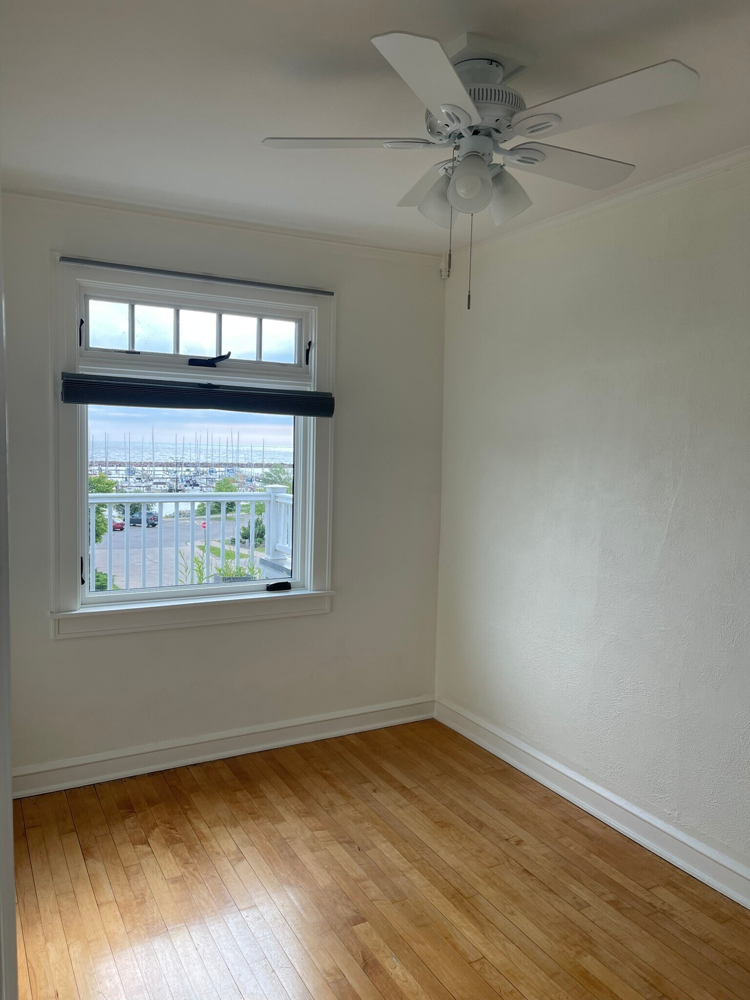 Bonus Rm/Office (7.25'x12'). Bright, lovely space w an amazing view. - 2650 S Shore Dr
