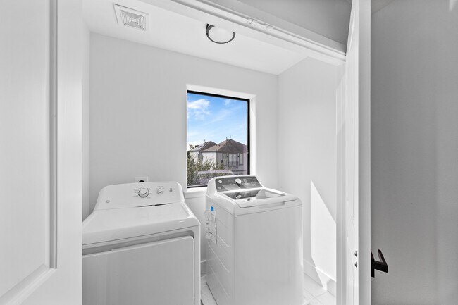 Building Photo - 2315 McIlhenny St