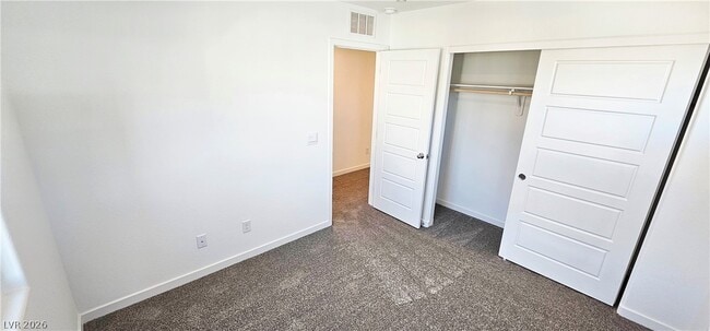 Building Photo - 915 Violet Heron St