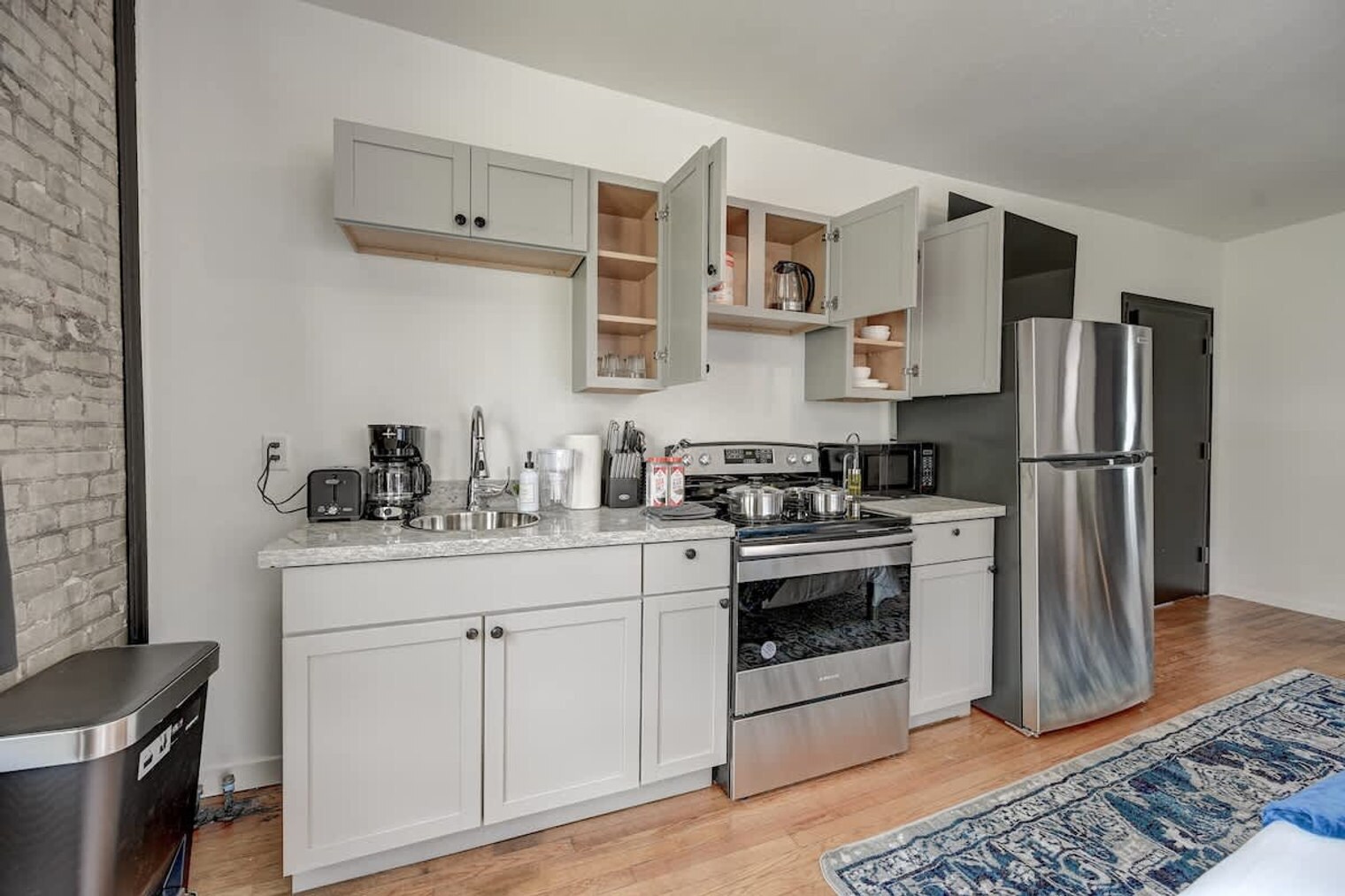 Building Photo - 1925 N Prospect Ave