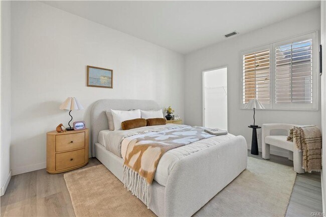 Building Photo - RECENTLY RENOVATED 3 BED, 3 BATH CONDO! $4,500 (OAK CREEK-IRVINE)