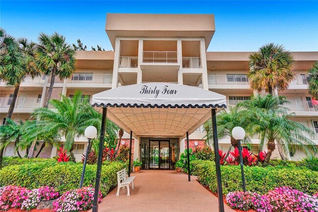 Building Photo - 3051 S Palm Aire Dr