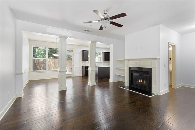 Building Photo - 2249 Knoxhill View