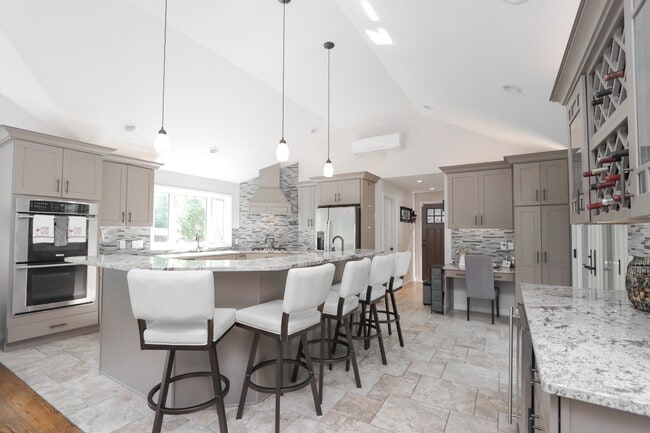 Building Photo - 22 Allen St