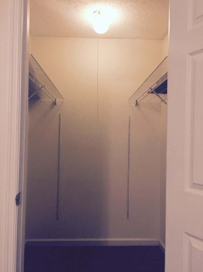 Building Photo - Rental Property Updated Vinyl Flooring