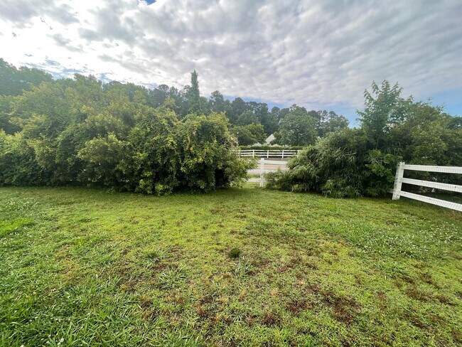 Building Photo - Stallion Village Single Family Home