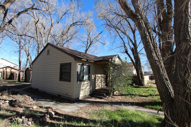 Building Photo - 1-Bedroom on Flagstaff’s Eastside | Single-Level Living