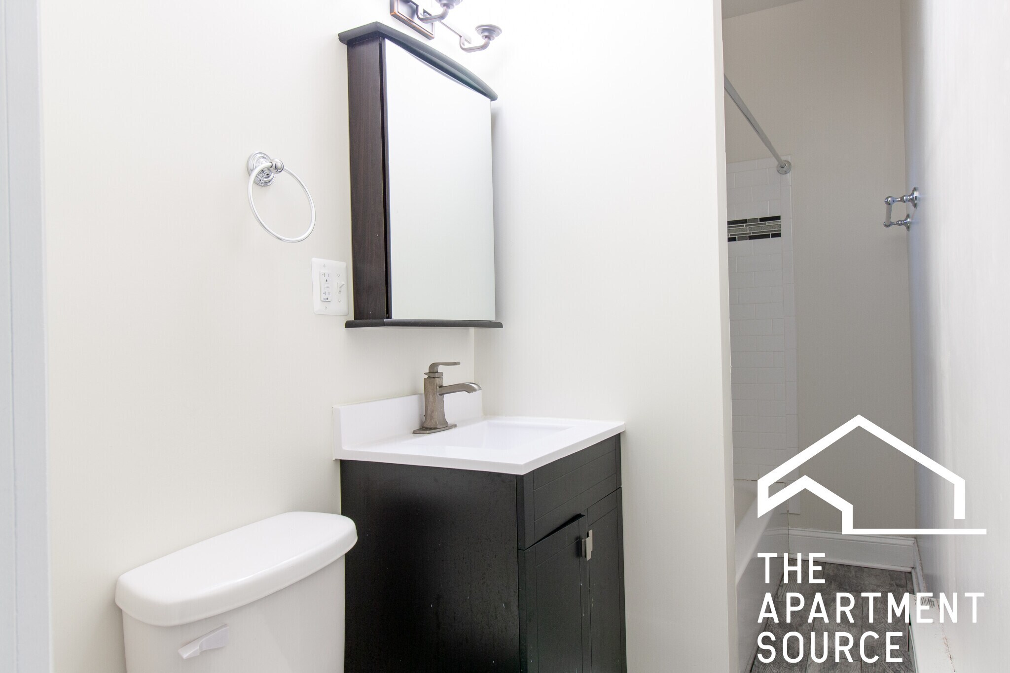 Building Photo - 837.5 W Cornelia Ave