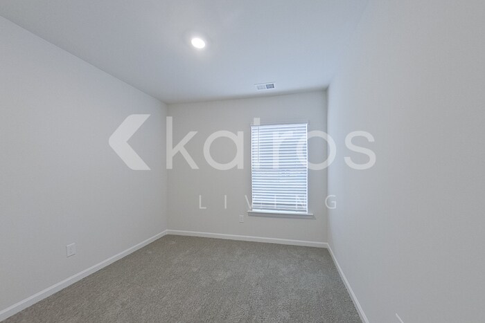 Building Photo - 2201 Banyon Cir