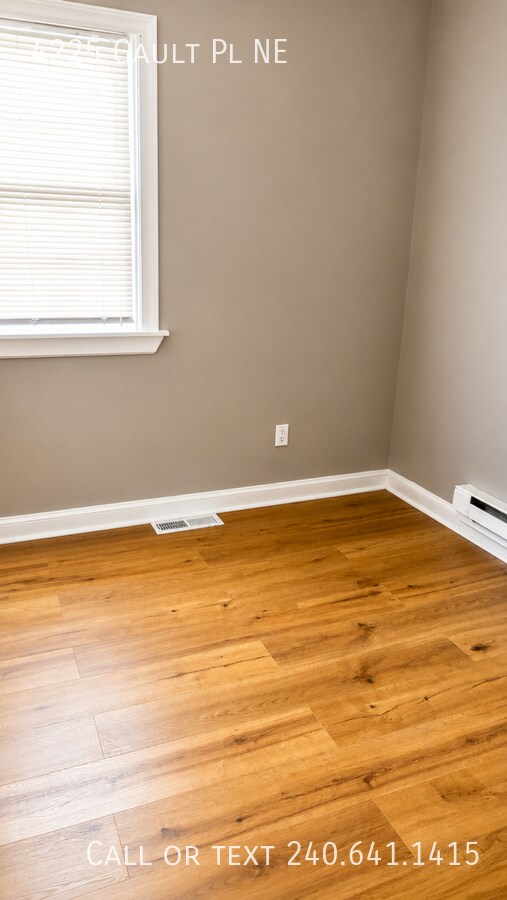Building Photo - 4225 Gault Pl NE
