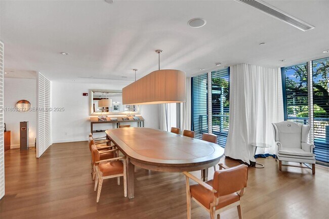 Building Photo - 2627 S Bayshore Dr