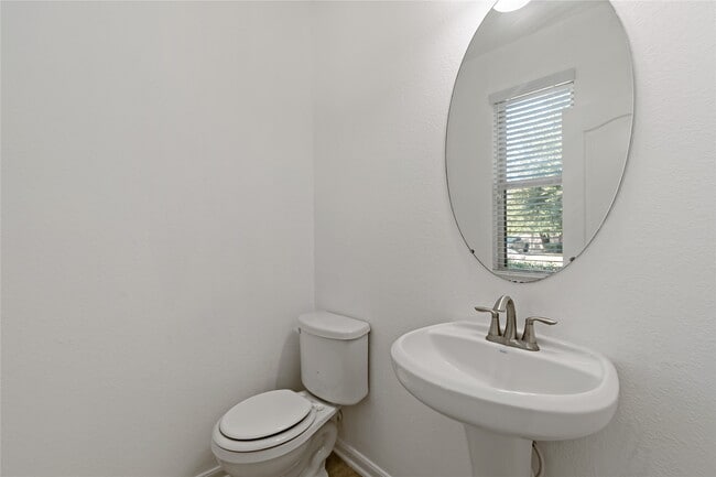 Building Photo - 25435 Autumn Woods Dr