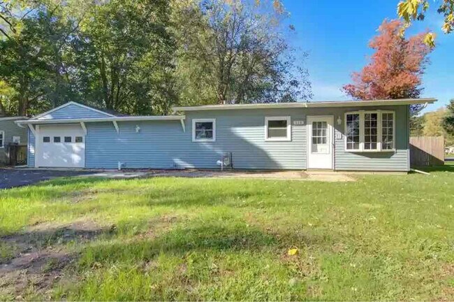 Building Photo - 210 Arrowhead Trail