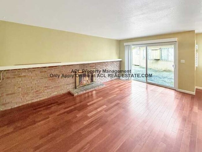 Building Photo - 4 Bedroom Home in Hayward Heights | Hayward Hills | Spacious Layout | Quiet Neighborhood