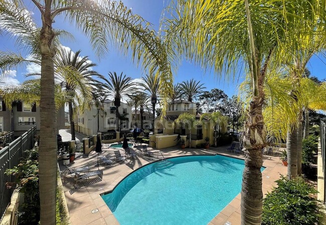 Building Photo - ***Gorgeous 2 bed / 2.5 bath / 1,202 sqft Townhome in Carmel Valley - Available 10/25***