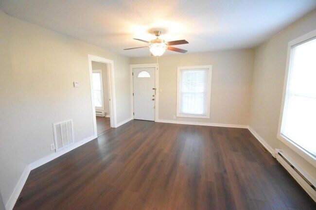 Building Photo - 337 Fox St SW