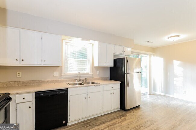 Building Photo - 8974 Sterling Ridge Ln