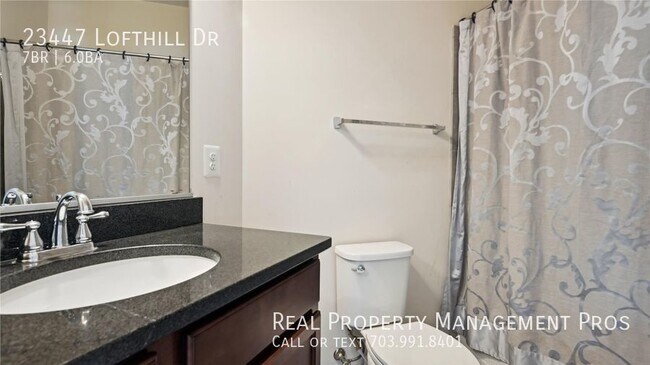 Building Photo - Beautifully Maintained 7 Bedroom 6 Bath Ho...