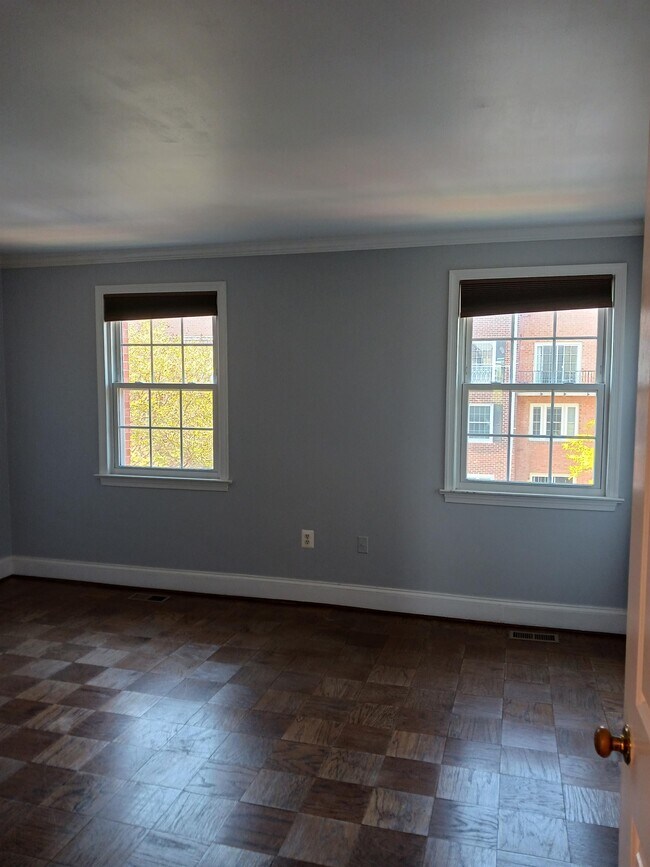 Building Photo - 1670 Beekman Pl NW