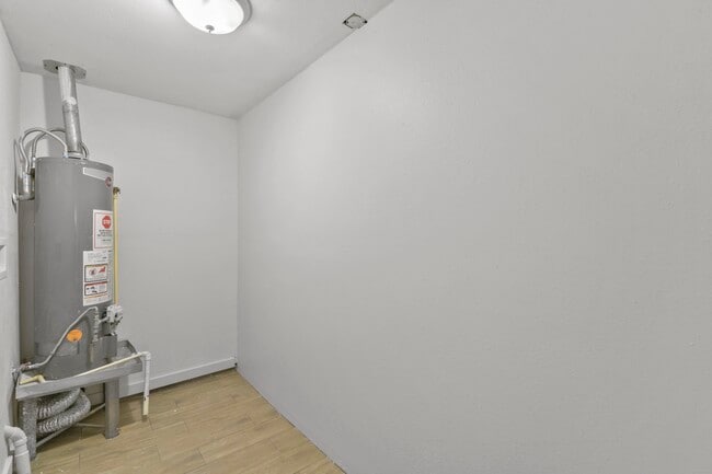 Building Photo - 3718 Dreyfus St