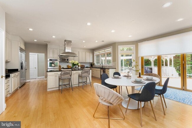 Building Photo - 1445 Mayhurst Blvd