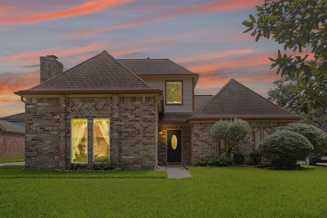 Building Photo - 907 Dominion Dr