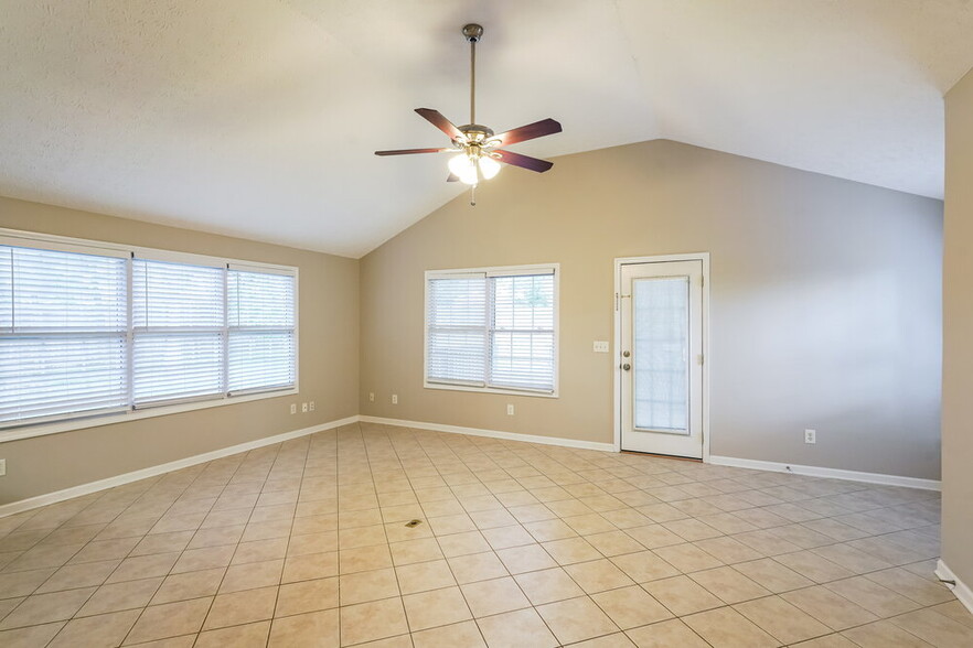 Building Photo - 218 Lakeside Park Dr