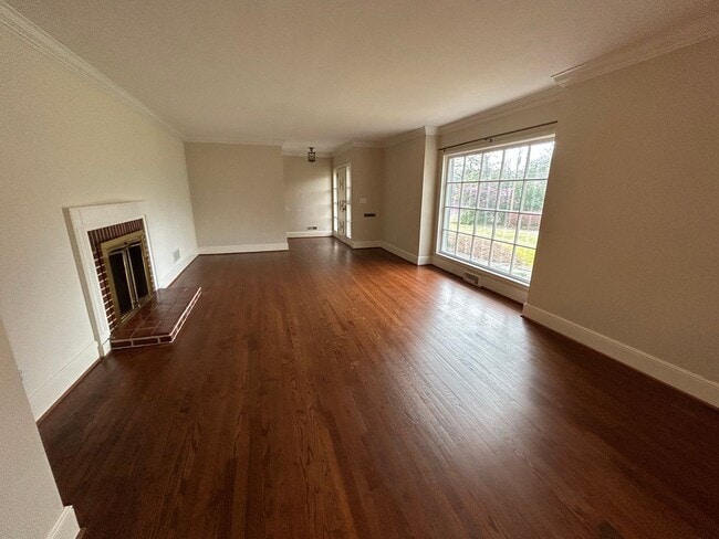 Building Photo - Charming 3/2 House in College Heights- $1,995