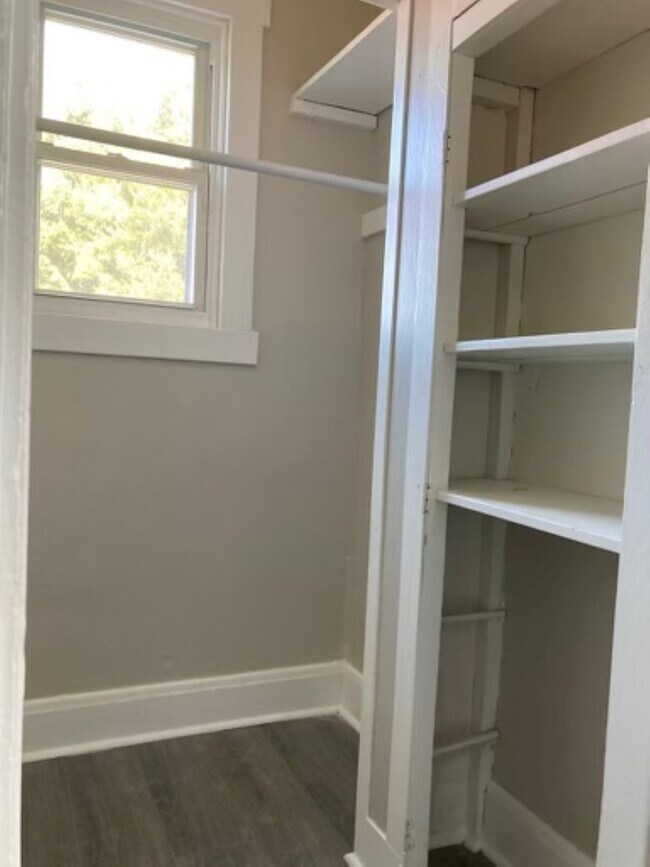 Building Photo - 3608 Howard Park Ave