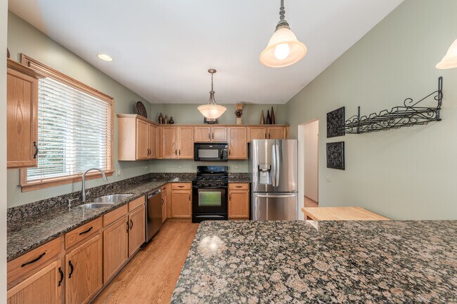 Building Photo - 1065 Red Clover Dr