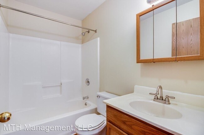 Building Photo - 2 br, 1 bath Apartment - 425 Meadowview St