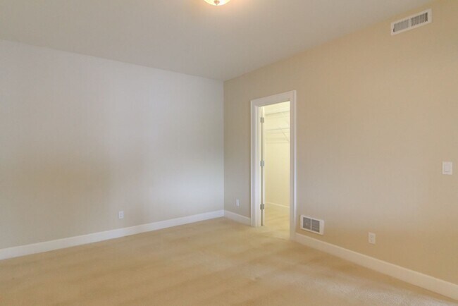 Building Photo - 4Bd/4Ba Seattle Home