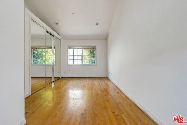Building Photo - 456-452 Smithwood Dr