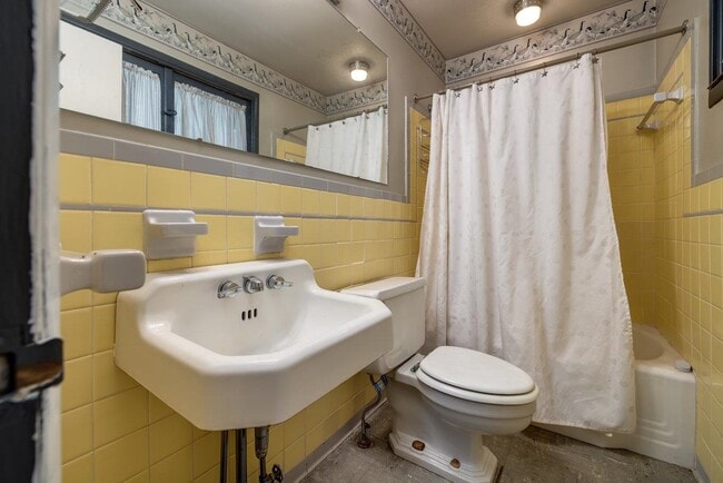 Building Photo - 289 Newman Ave