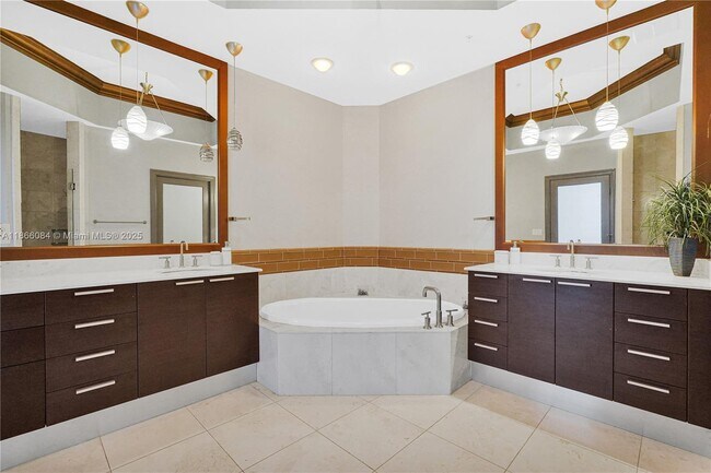Building Photo - 3535 S Ocean Dr