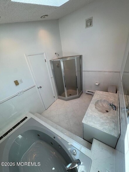 Building Photo - 3248 Beachview Dr