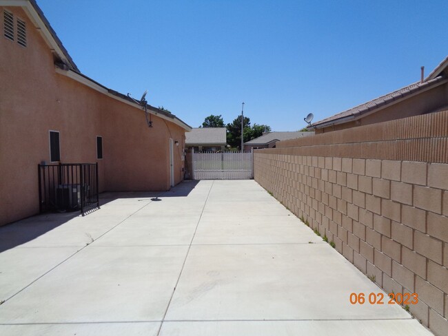 Building Photo - 43932 Johns Ct