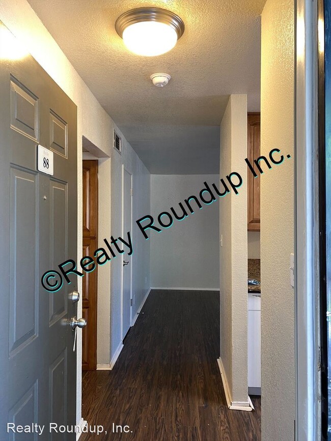 Building Photo - 2 br, 1 bath House - 504 Northbank Ct #88