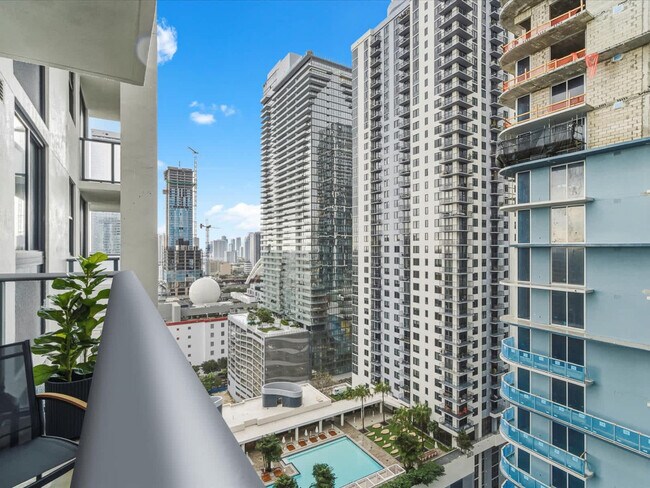 Building Photo - 11 NE 6th St